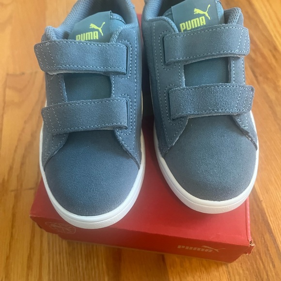 Puma Blue Sneakers with Velcro Straps and Suede-Like Material - Picture 2 of 4